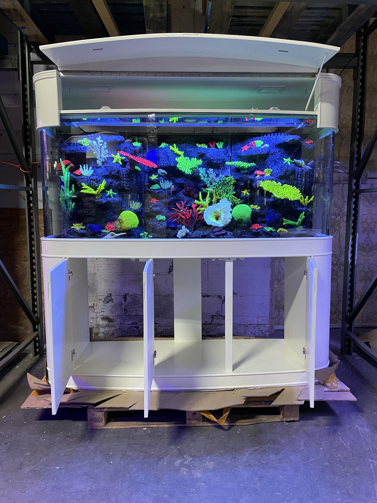 200 Gallon Seamless Glass Bowfront Aquarium Reef-Ready in Tulum White Real Wood Furniture